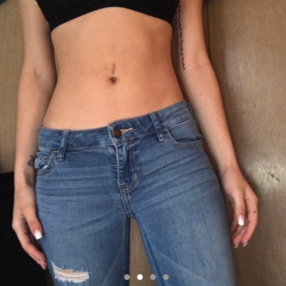Authentic dark wash hollister jeans!